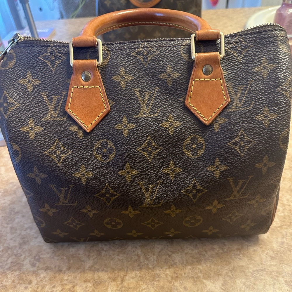 Louis Vuitton speedy